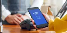 Perch&eacute; spendiamo di pi&ugrave; quando paghiamo con lo smartphone rispetto ai contanti