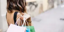 Come segnalare un negozio che imbroglia sui saldi?