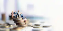 Pensioni, chi ha iniziato a lavorare prima ci va pi&ugrave; tardi. Il paradosso italiano