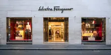 Azioni Ferragamo +111% in un anno, Citi alza il target ma non si fida del tutto
