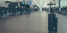 Notte in aeroporto, ecco cosa succede quando si fermano i voli
