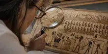 1 milione di dollari a chi aiuter&agrave; a leggere i papiri di 2.000 anni fa