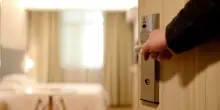 Multe per fotocopia o fotografia della carta di identit&agrave;, le regole per hotel e b&b