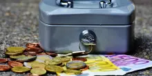 Svuotare il conto corrente, ecco quando diventa un reato penale
