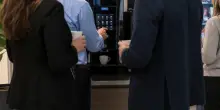 Licenziato perch&eacute; fa troppe pause al bar. La Cassazione fissa il limite da non superare