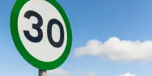 Dal 2030 l'UE introdurr&agrave; un sistema che fermer&agrave; automaticamente le auto che superano il limite di velocit&agrave;
