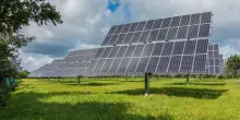 I pannelli fotovoltaici tra i binari funzionano bene in Svizzera, ora le ferrovie solari arriveranno anche in Italia
