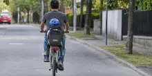 Come portare i figli in bicicletta per non rischiare una multa