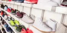 Tabi di Margiela vendute all'asta per &euro;364.000. Cos&igrave; una scarpa da lavoro &egrave; diventata un oggetto da collezione