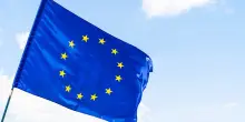 Usi l'AI? Ora l'Unione Europea vuole che lo dichiari chiaramente. Ecco in che modo