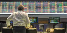 FTSE MIB, 3 azioni italiane emergono ad agosto. Cosa segnala lo screening su prezzi e utili?