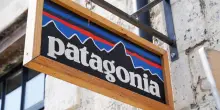 La storia di successo di Yvon Chouinard, fondatore di Patagonia che ha rinunciato all'azienda per l'ambiente