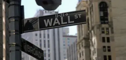 Wall Street sui massimi, ma la storia manda un segnale. Cosa raccontano 120 anni di mercati?