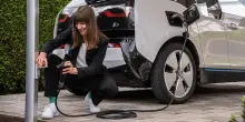 Ricarica auto elettriche, cosa cambia dal 2027 con il regolamento AFIR