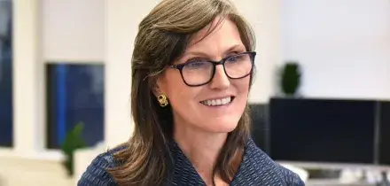 Cathie Wood investe (ancora) nel mondo crypto. 3 azioni da monitorare