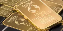 Prezzo dell'oro in discesa. Le nuove previsioni degli analisti in vista della Fed
