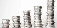 Perch&eacute; il prezzo dell'argento &egrave; in calo di oltre il 40% dai massimi di gennaio?