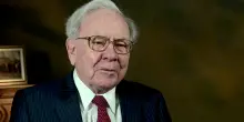 Il consiglio di Warren Buffett agli investitori alle prese con paura bolla. Occhio al vantaggio competitivo