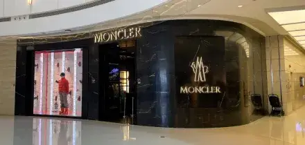 Perch&eacute; le azioni del lusso scattano a Piazza Affari? Fari su Moncler, target price indicano rally fino a +45%