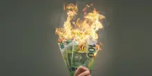 Ecco quanti soldi hai perso tenendo &euro;10.000 sul conto corrente dal 2020 ad oggi (colpa dell'inflazione)