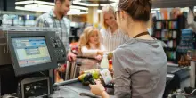 Busta paga, aumenti per 3 milioni di lavoratori. Si punta a 220 euro in pi&ugrave; al mese