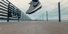 Nike, negozi pieni e azioni in caduta. Cosa c'&egrave; dietro un crollo vicino all'80%?