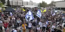 Folla a Tel Aviv esulta per liberazione ostaggio israelo-americano