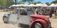 Intramontabile 2CV, un raduno in Francia con gli esemplari più strani