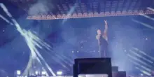 Cesare Cremonini porta la magia a San Siro in uno show innovativo