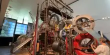 Museo Tinguely: un anniversario, macchine d’artista e treni fantasma
