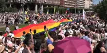 In migliaia al Pride di Budapest: orgoglio Lgbt+ contro i divieti