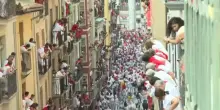 A Pamplona la folla in delirio per la festa di San Firmino