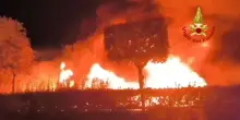 Caserta, in fiamme un’azienda di rifiuti nel comune di Pastorano