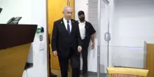 Netanyahu in tribunale per l’udienza al processo per corruzione
