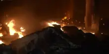 Ucraina, vigili del fuoco al lavoro dopo attacco di droni russi