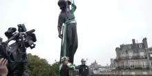 La statua di San Tommaso torna sulla guglia di Notre-Dame de Paris