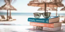 Letture sotto l’ombrellone: i consigli per l’estate
