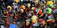 Tragedia in Pakistan: edificio crollato, morti e dispersi sotto le macerie