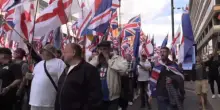 I sostenitori di destra di Britain First in marcia a Manchester