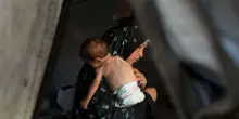 Gaza, Camelia al-Badou: “non ho latte, a mio figlio do acqua bollita”