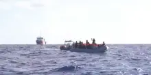Migranti, nave Emergency soccorre 31 naufraghi nella zona Sar libica