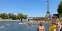 Caldo estremo a Parigi, “va a ruba” il bagno nella Senna