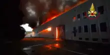 Incendio in azienda di materie plastiche a Pianezza (TO)