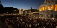 Roma, nuovo corteo pro-Pal sfila davanti al Colosseo