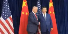 Trump vede Xi: “Grande successo”. Sorrisi e accordo sulle terre rare