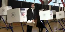 Il candidato dem a New York Mamdani ha votato insieme alla moglie