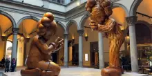 Dall’annunciazione allo smartphone solitario, KAWS a Palazzo Strozzi