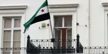 Sventola la bandiera siriana a Londra, riaperta l’ambasciata