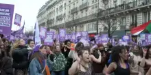 Parigi, migliaia in piazza contro la violenza sulle donne