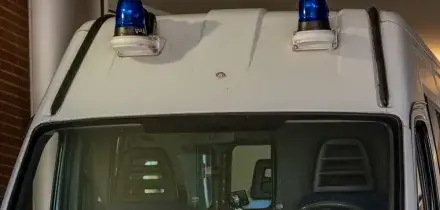 Tragico incidente stradale: camion e auto si scontrano, tra i morti una bambina